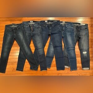 Jean bundle sizes 25-26
Straight leg or skinny